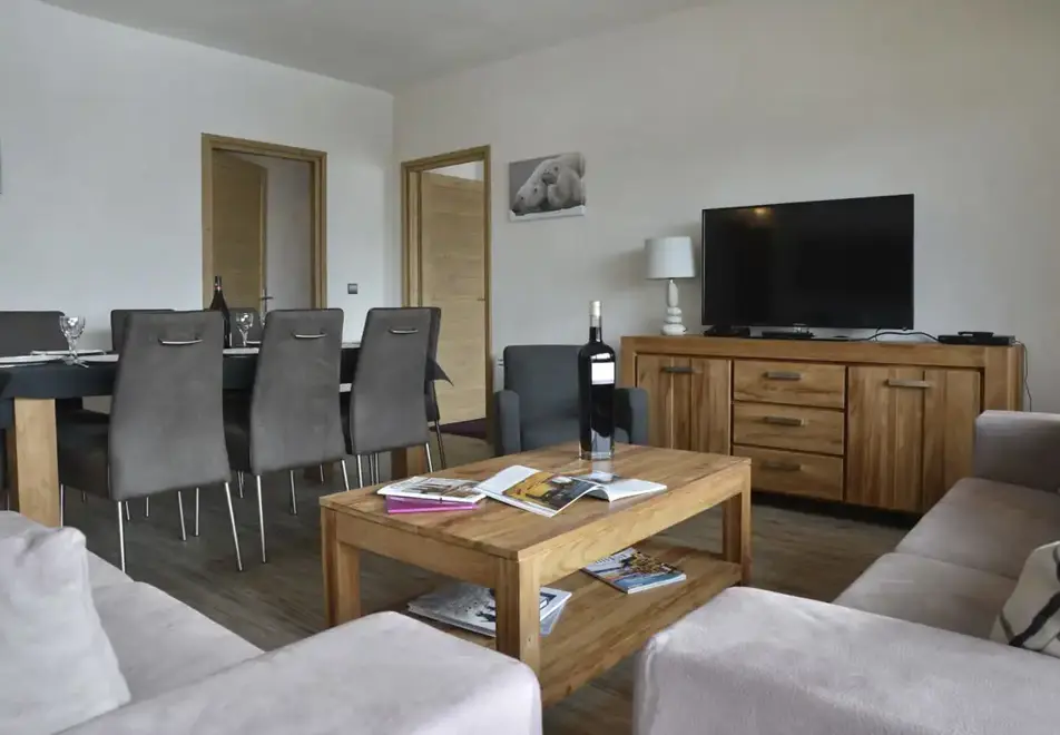 Hotel Carlina, Belle Plagne (hotel) - Typical 8 person apartment style