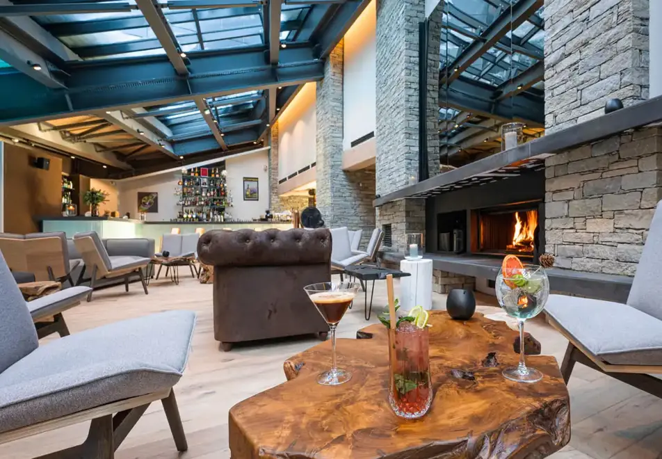 Voulez Vous, Tignes le Lac (hotel) - Reception and bar