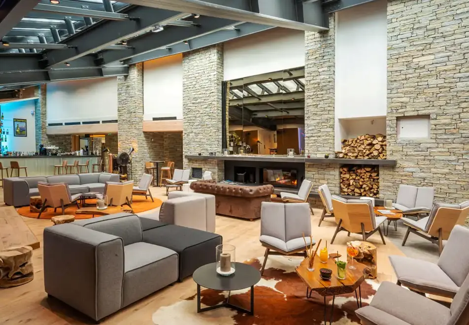 Voulez Vous, Tignes le Lac (hotel) - Reception and bar