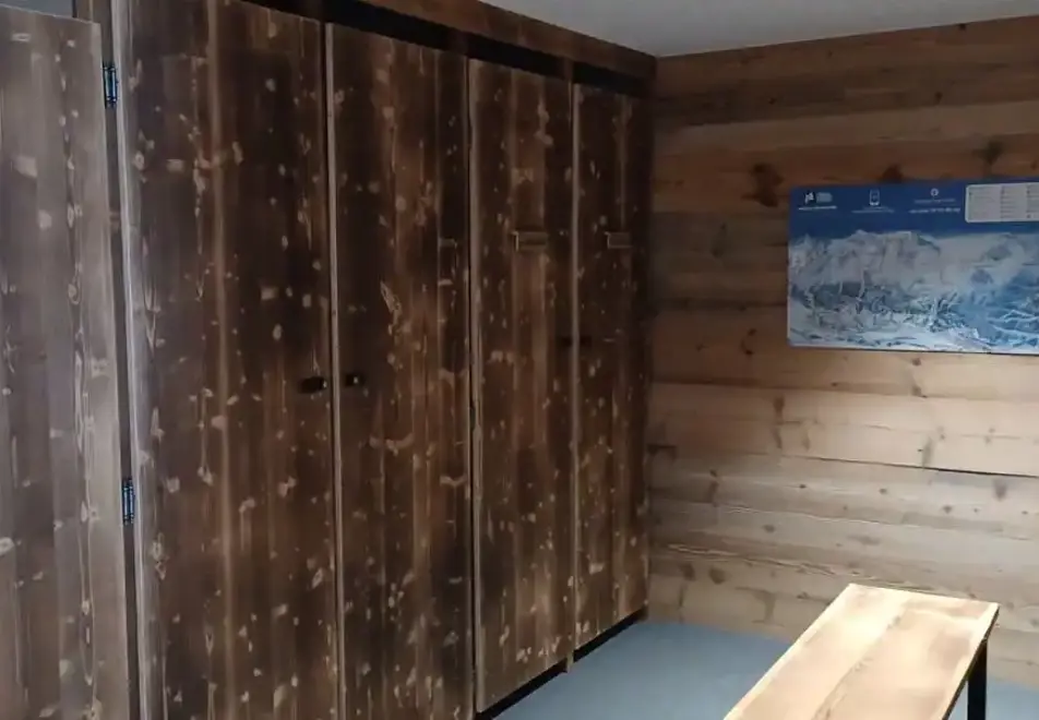 Chalets Turra and Arcelle, Val Cenis (self catered chalet) - Ski room