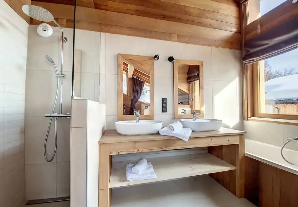 Chalet Edelweiss, Le Bettex (self catered chalet) - Shower & bathroom