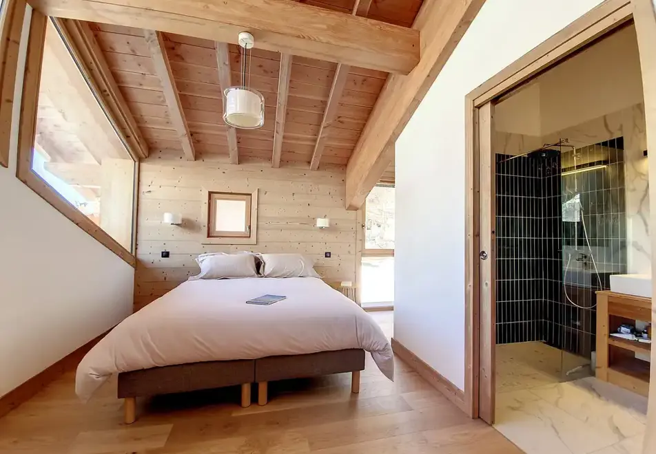 Chalet Rocher, Le Bettex (self catered chalet) - Double bedroom