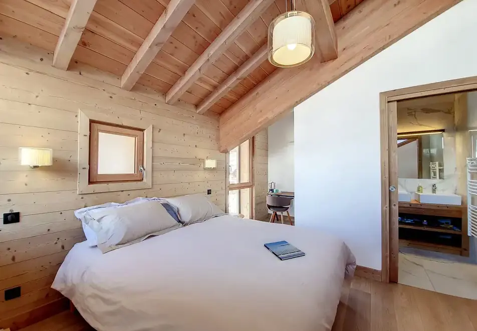Chalet Rocher, Le Bettex (self catered chalet) - Double bedroom