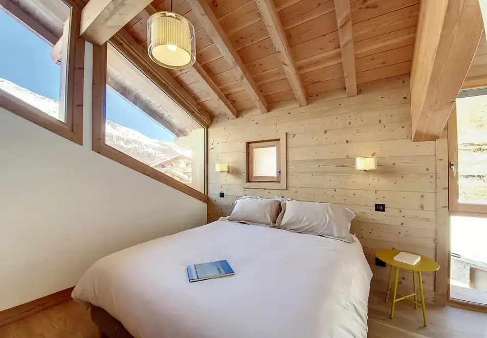 Chalet Rocher, Le Bettex (self catered chalet) - Double bedroom