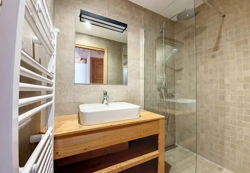Chalet Rocher, Le Bettex (self catered chalet) - Shower room