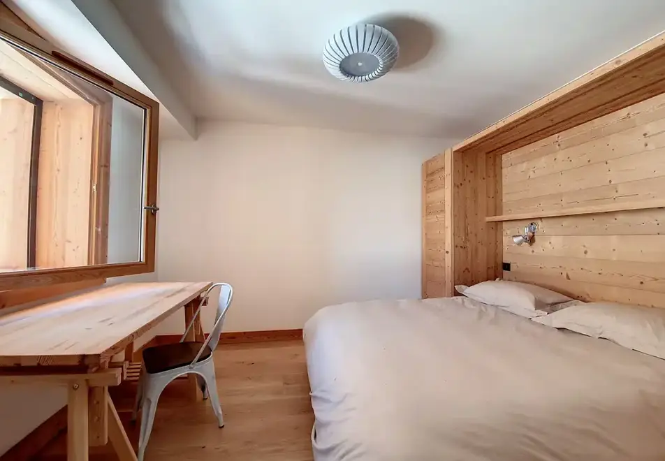 Chalet Rocher, Le Bettex (self catered chalet) - Double bedroom