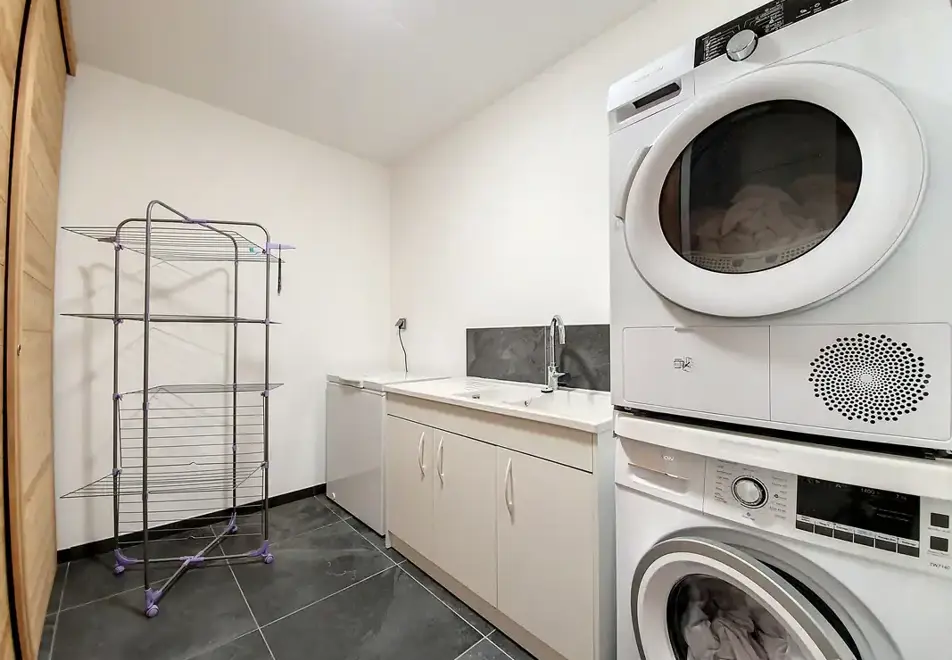 Chalet Rocher, Le Bettex (self catered chalet) - Laundry room