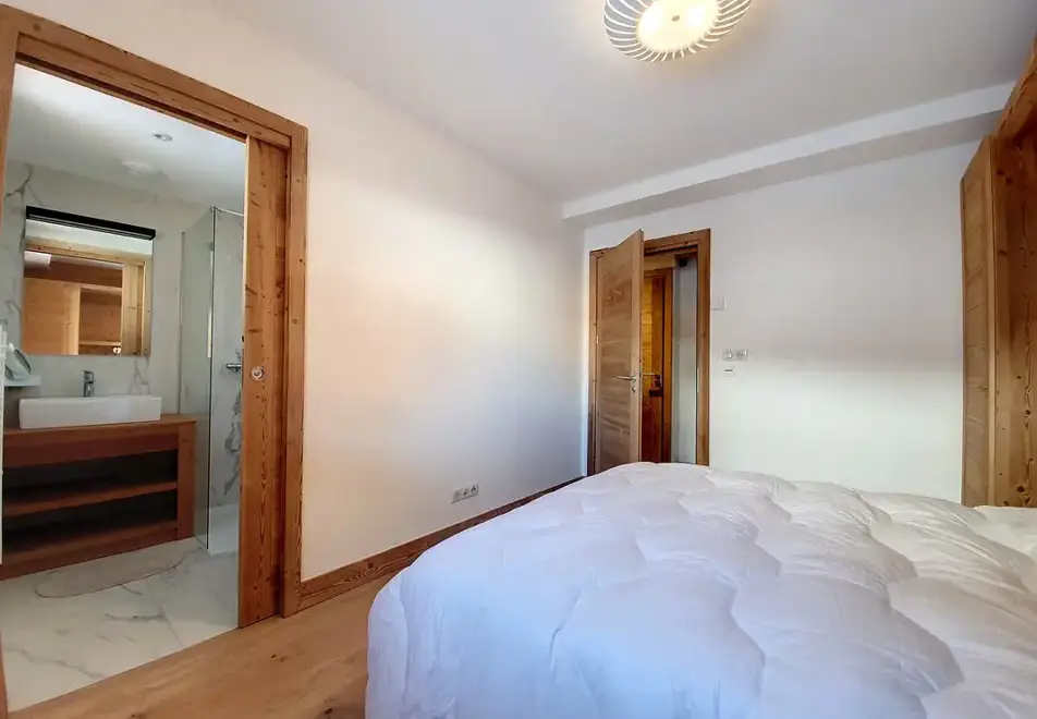 Chalet Rocher, Le Bettex (self catered chalet) - Double bedroom