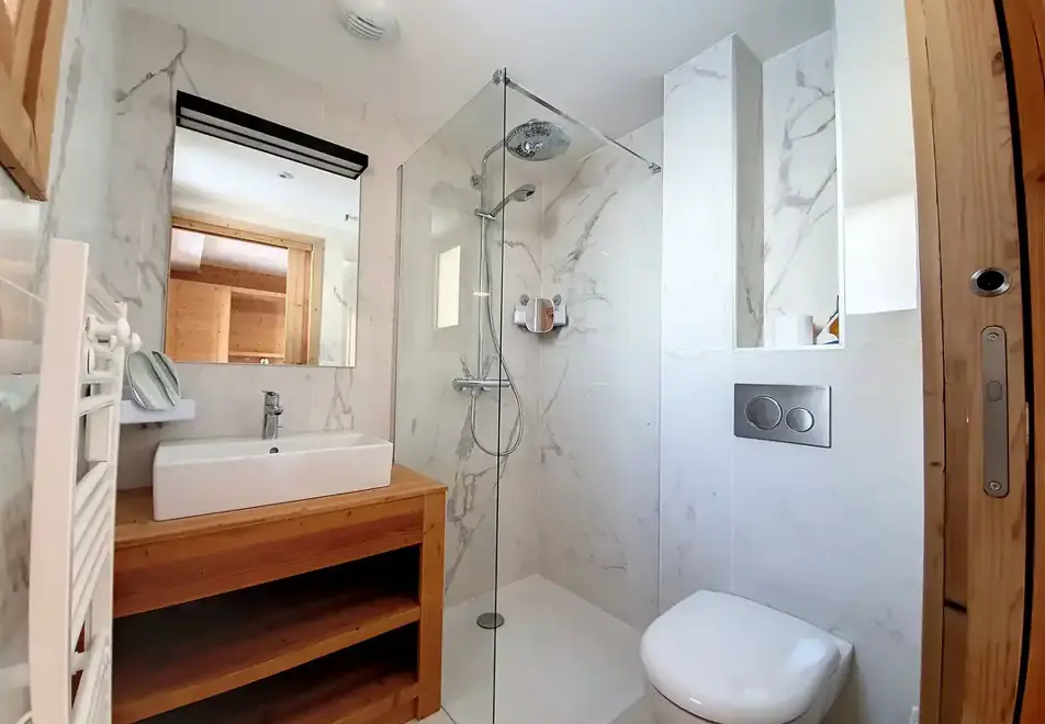 Chalet Rocher, Le Bettex (self catered chalet) - Shower room