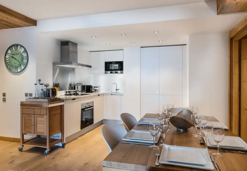 Whistler Lodge, Courchevel (self catered apartment) - Apartment B08