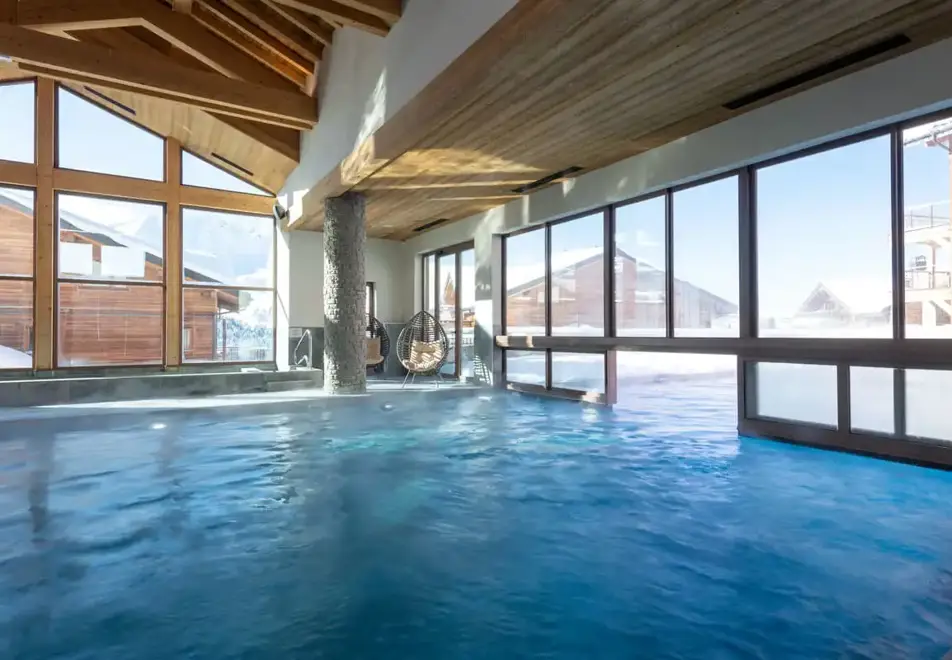 White Pearl, La Plagne (self catered apartments) - Indoor/outdoor pool