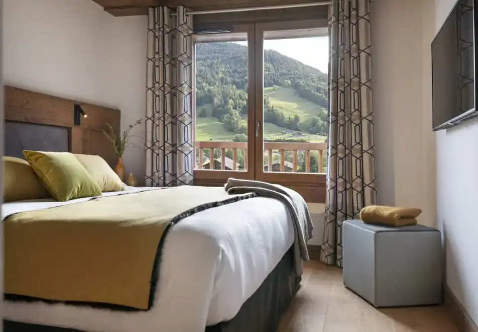 Chalets de Joy, Grand Bornand (self catered apartments) - Typical double bedroom style