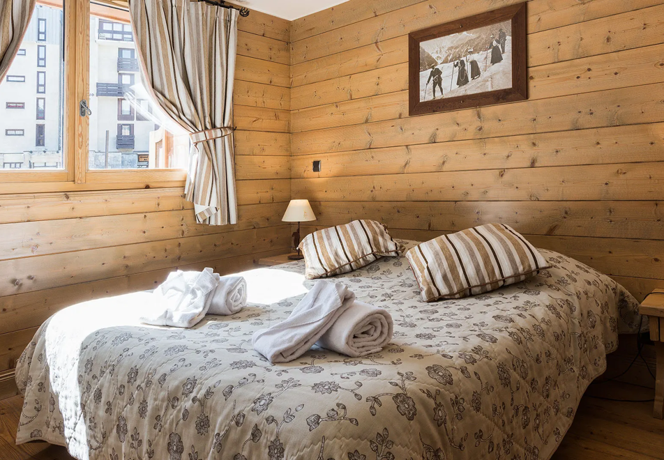 Le Nevada, Tignes Val Claret (self catered apartments) - Typical double bedroom style