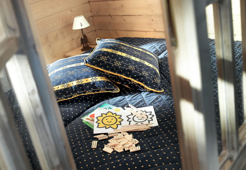 La Ferme du Val Claret (self catered apartments), Tignes Val Claret - Typical twin bedroom style