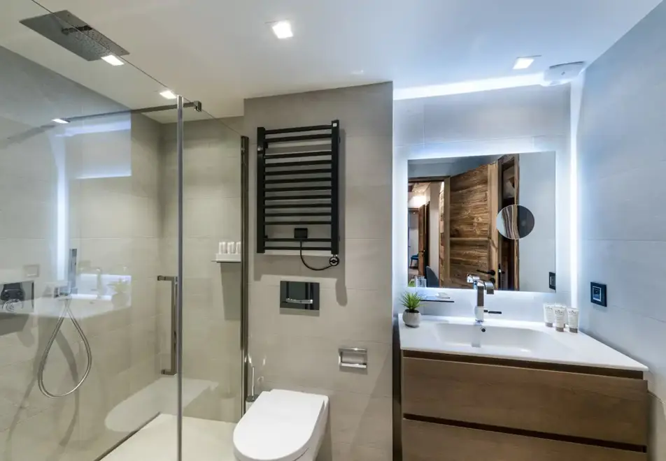 Vail Lodge, Val d'Isere (self catered apartments) - Apartment A02