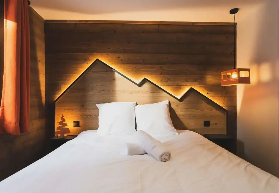 Basecamp Lodge, Les 2 Alpes (hotel) - Typical room style