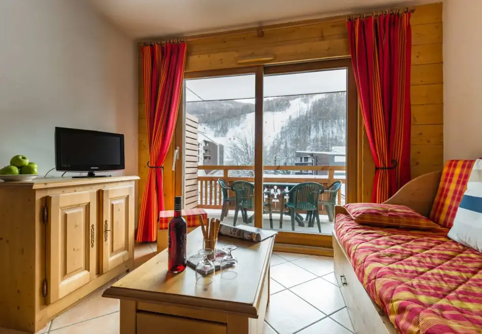 Le Hameau du Rocher Blanc, Serre Chevalier Chantemerle (self catered apartments) - Typical apartment style