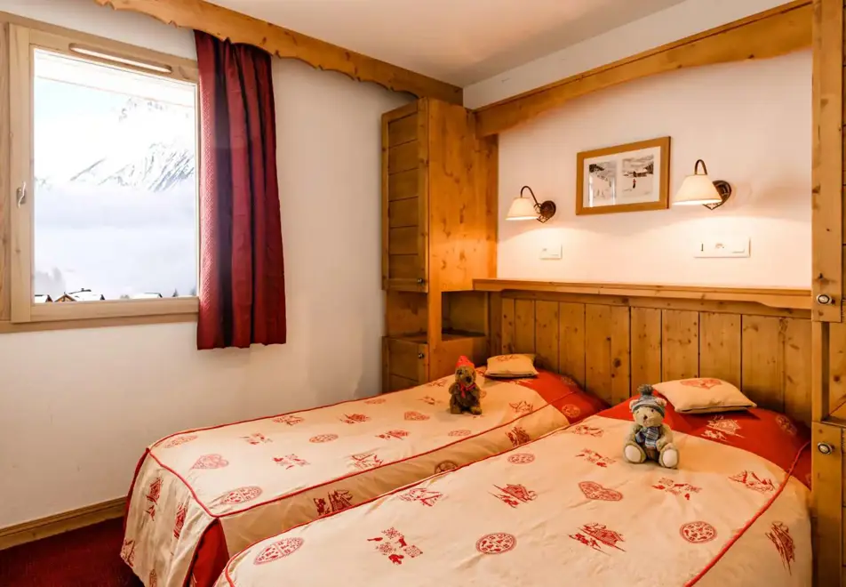 Les Hauts de Comborciere, La Toussuire (self catered apartments) - Typical twin bedroom style