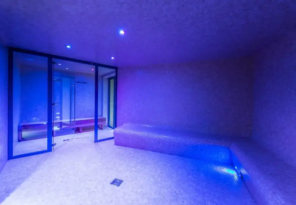 Chalet Val 2400, Val Thorens (self catered apartments) - Steam room
