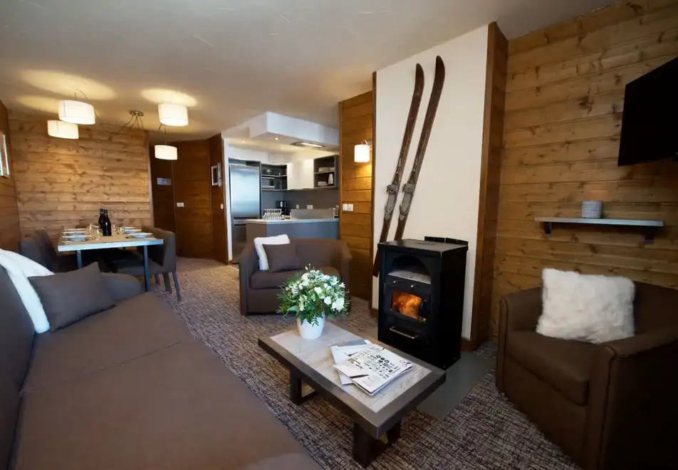 Chalet Val 2400, Val Thorens (self catered apartments) - Typical apartment for 8 style
