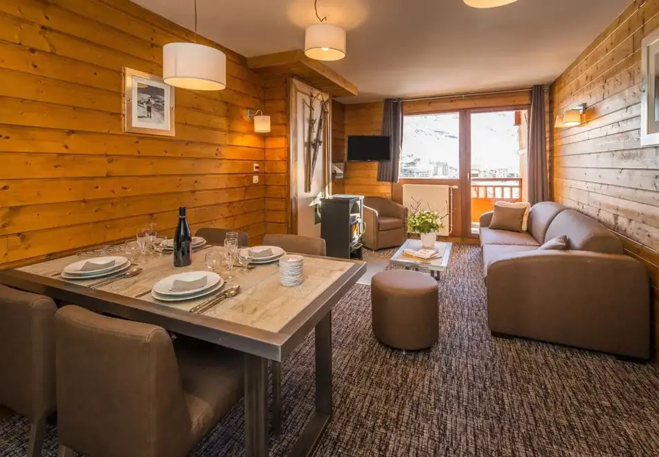 Chalet Val 2400, Val Thorens (self catered apartments) - Typical apartment for 6 style