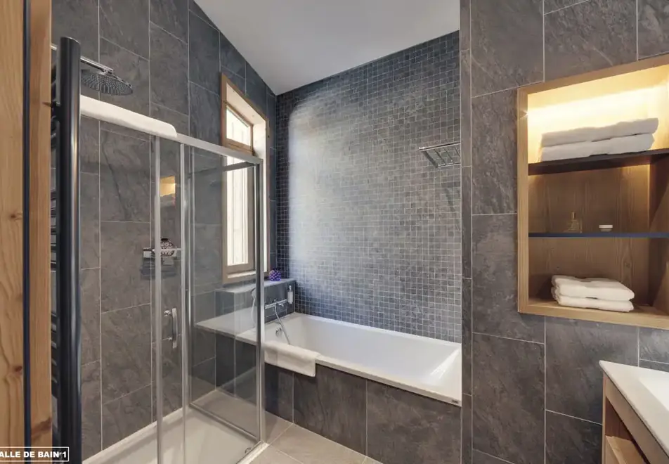 Avancher, Val d'Isere (self catered apartments & hotel) - Apartment Alix with fireplace