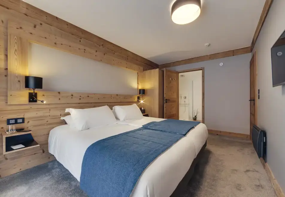 Avancher, Val d'Isere (self catered apartments & hotel) - Typical junior suite style in hotel