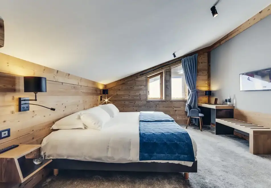 Avancher, Val d'Isere (self catered apartments & hotel) - Typical suite duplex room style in hotel