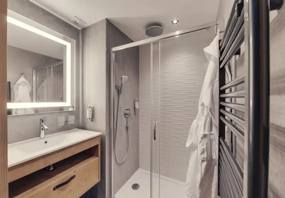 Avancher, Val d'Isere (self catered apartments & hotel) - Typical suite duplex room style in hotel