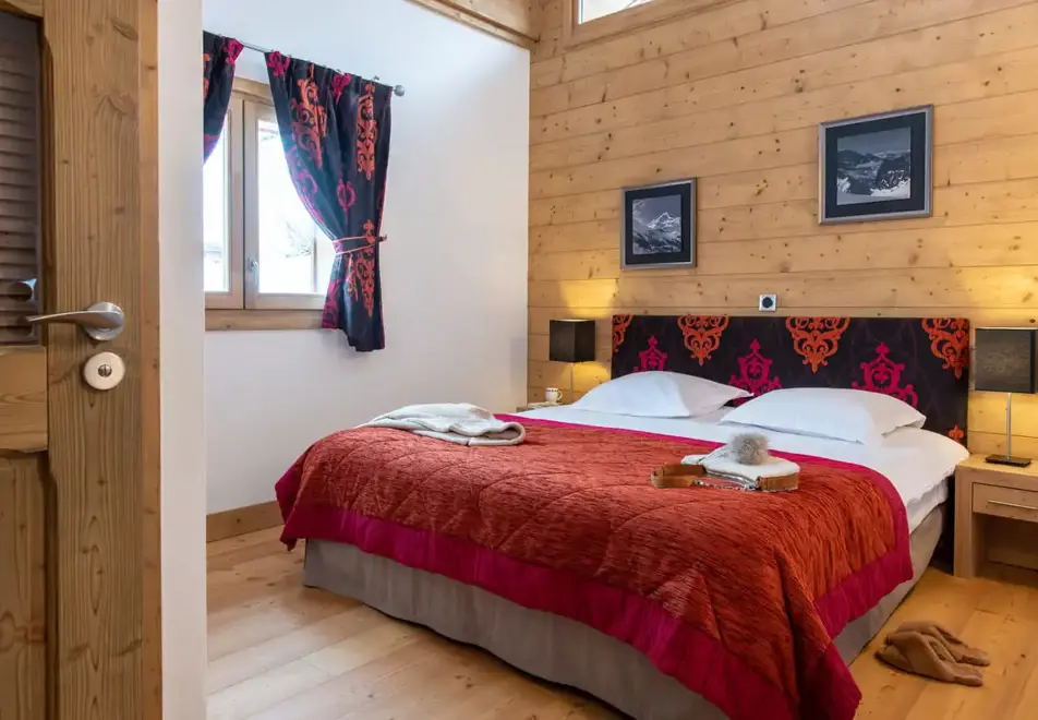 Lodge des Neiges, Tignes 1800 (self catered apartments) - Typical double bedroom style
