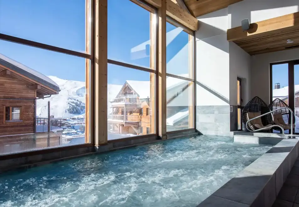 White Pearl, La Plagne (self catered apartments) - Hot tub