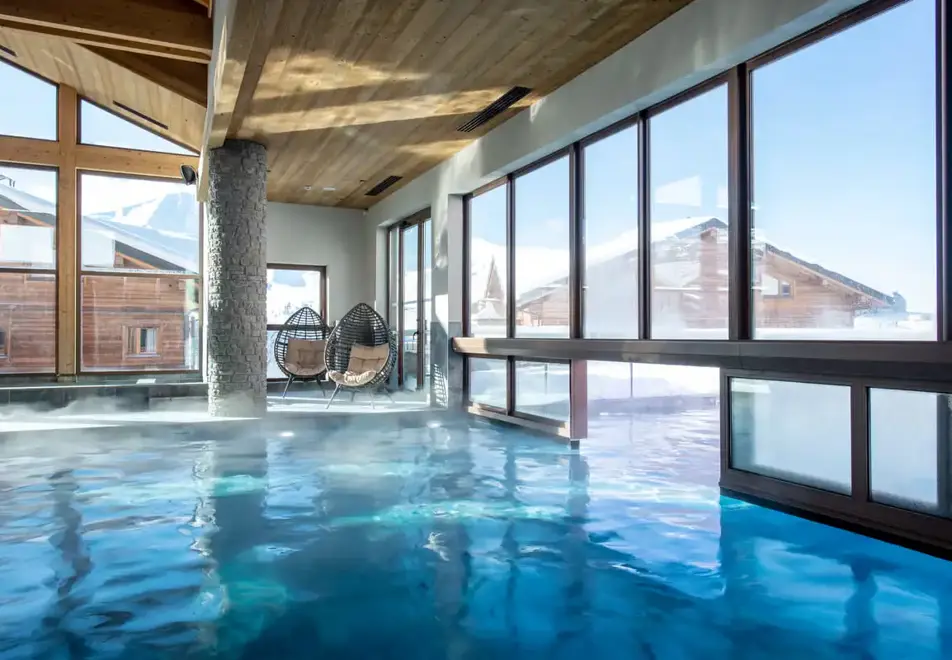White Pearl, La Plagne (self catered apartments) - Indoor/outdoor pool with children's pool