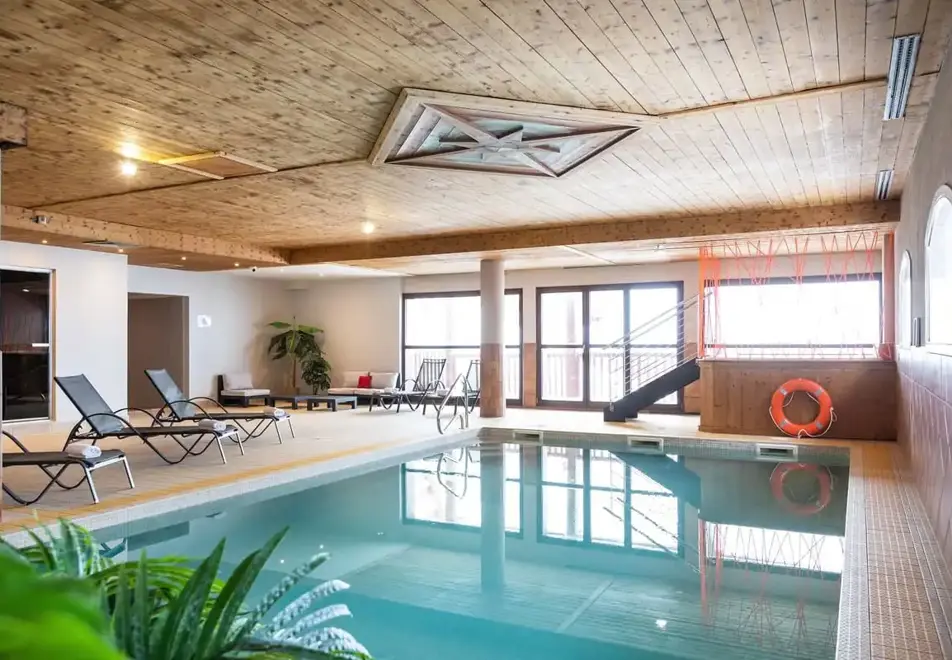 Hermine, Val Thorens (self catered apartments) - Indoor heated pool