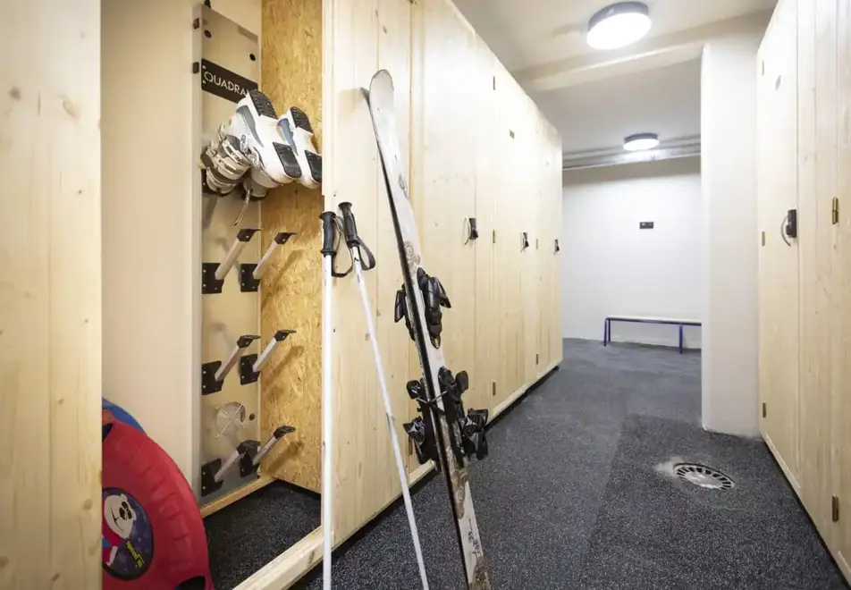 La Residence Club Samoens Village, Samoens (self catered apartments) - Ski lockers (©Manureyboz)