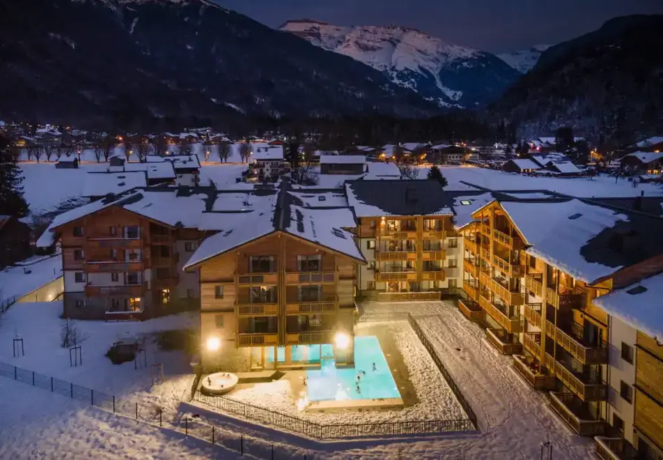 La Residence Club Samoens Village, Samoens (self catered apartments) - Outdoor pool (©Manureyboz)
