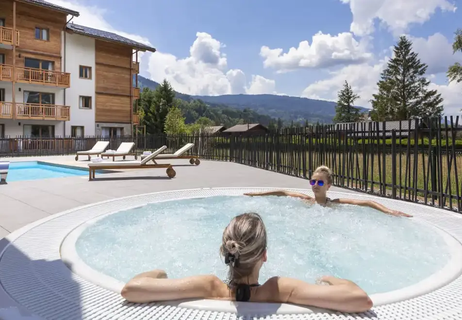 La Residence Club Samoens Village, Samoens (self catered apartments) - Hot tub (©Manureyboz)
