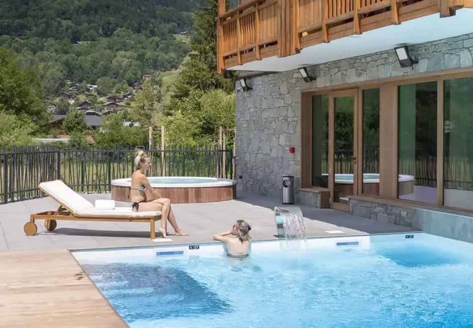 La Residence Club Samoens Village, Samoens (self catered apartments) - Outdoor pool (©Manureyboz)