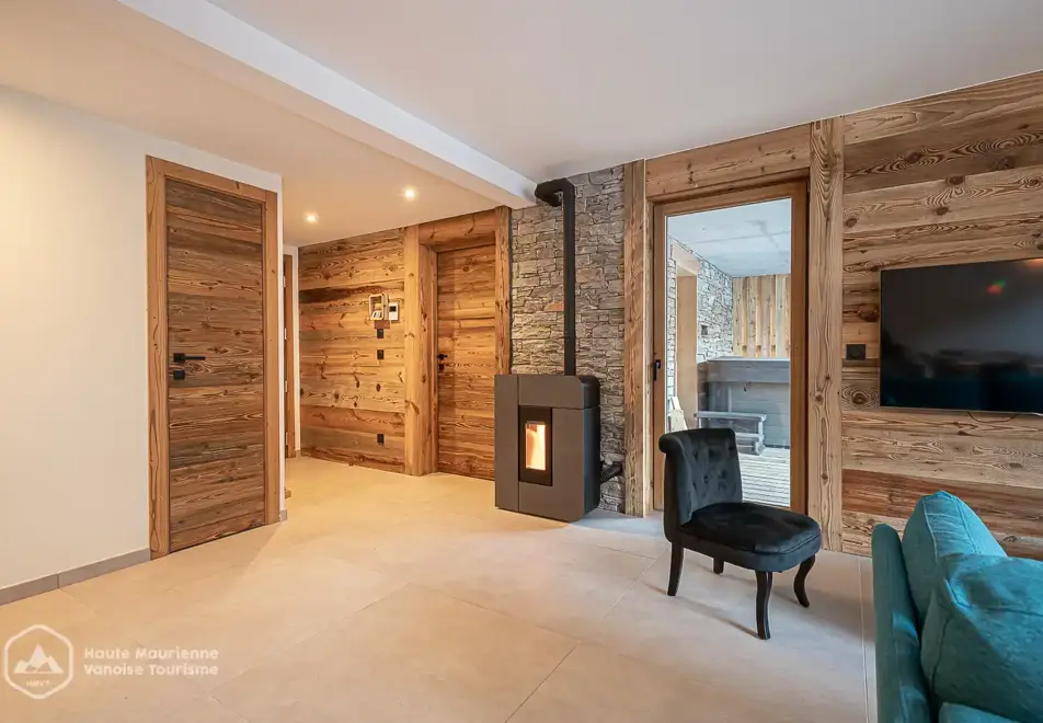 Chalet Arcelle, Val Cenis (self catered chalet) - Open plan kitchen and living area