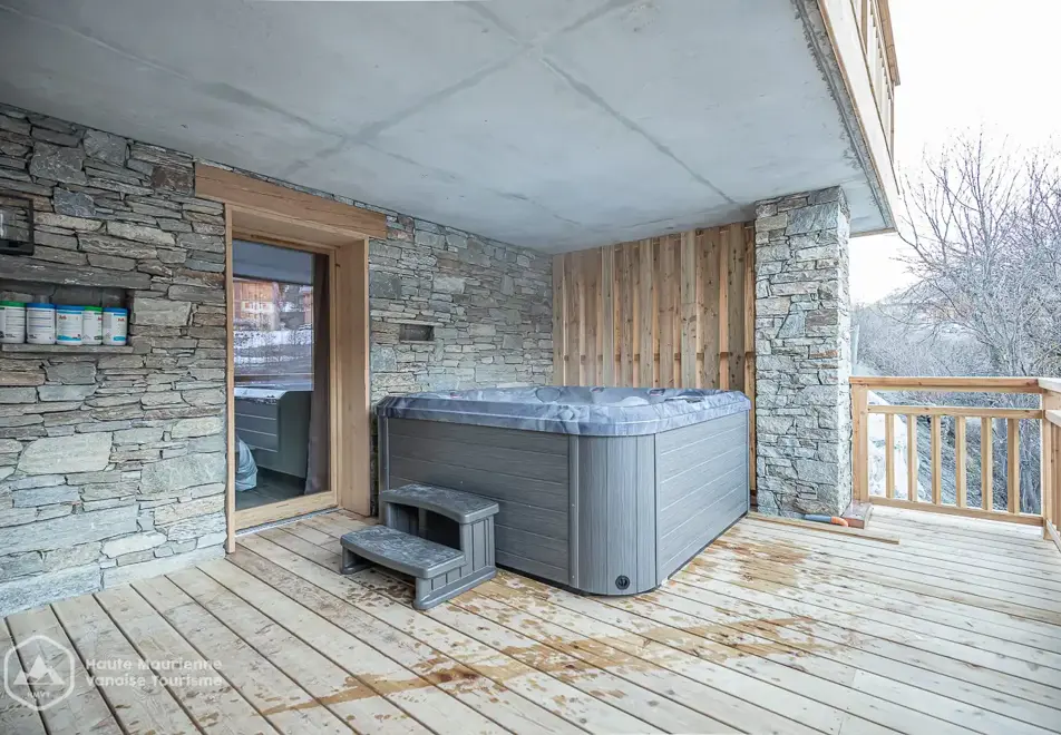 Chalet Arcelle, Val Cenis (self catered chalet) - Outdoor hot tub