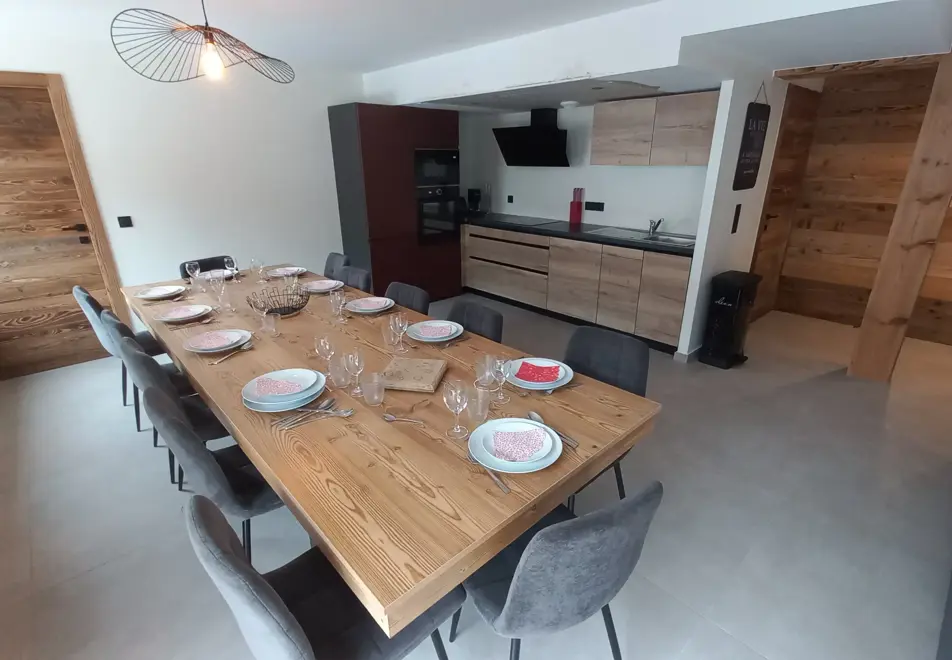 Chalet Turra, Val Cenis (self catered chalet) - Open plan kitchen and living area