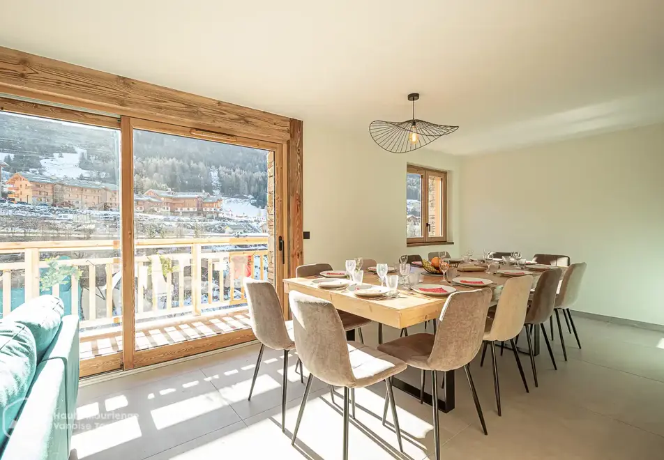 Chalet Turra, Val Cenis (self catered chalet) - Open plan kitchen and living area