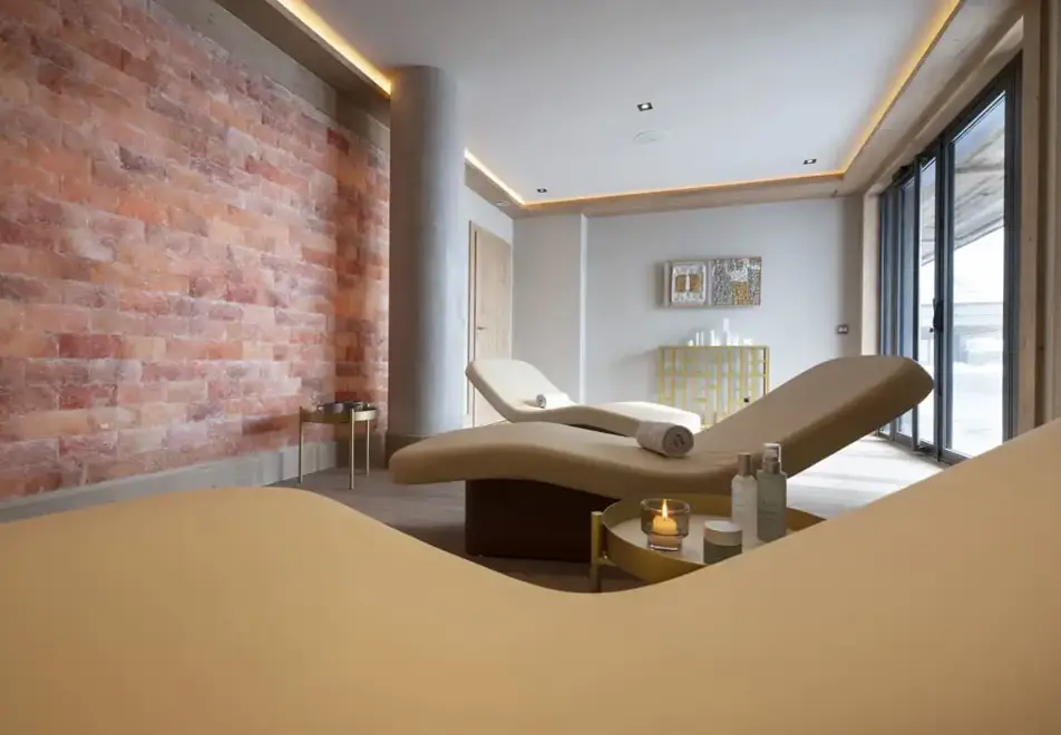 Alpen Lodge, La Rosiere (self catered apartments & hotel) - Treatment room