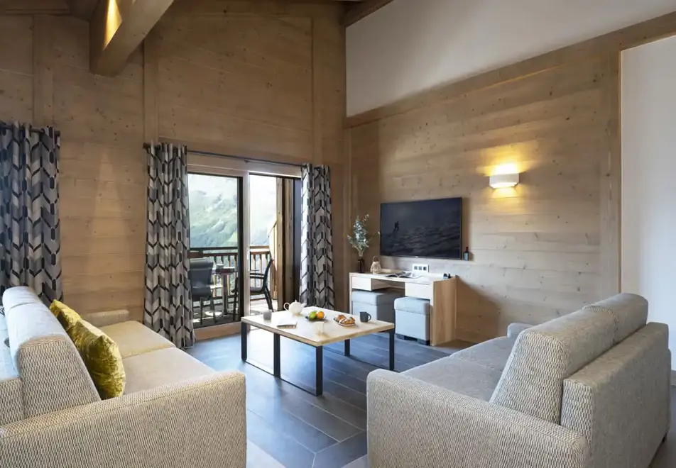 Alpen Lodge, La Rosiere (self catered apartments & hotel) - Typical suite executive apartment style