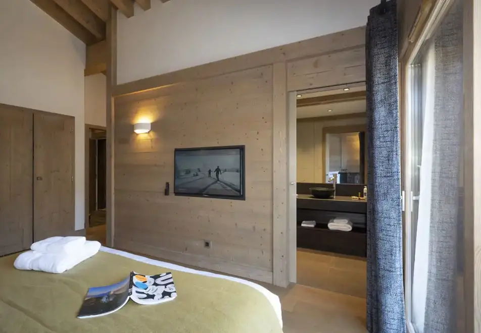 Alpen Lodge, La Rosiere (self catered apartments & hotel) - Typical suite executive apartment style