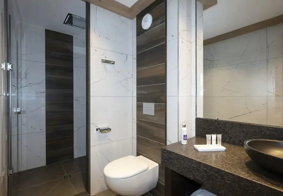 Alpen Lodge, La Rosiere (self catered apartments & hotel) - Typical suite executive apartment style