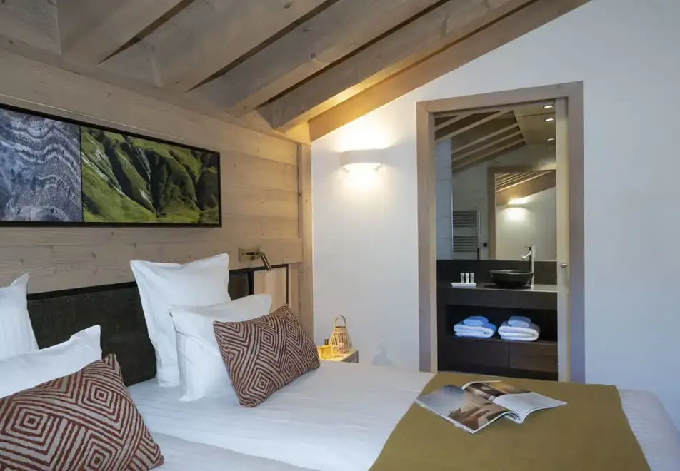Alpen Lodge, La Rosiere (self catered apartments & hotel) - Typical suite executive apartment style
