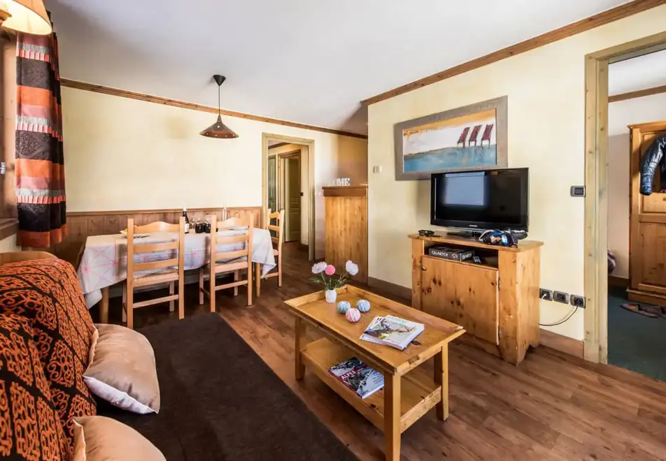 Village Montana, Tignes le Lac (self catered apartments) - Typical 4 person apartment style