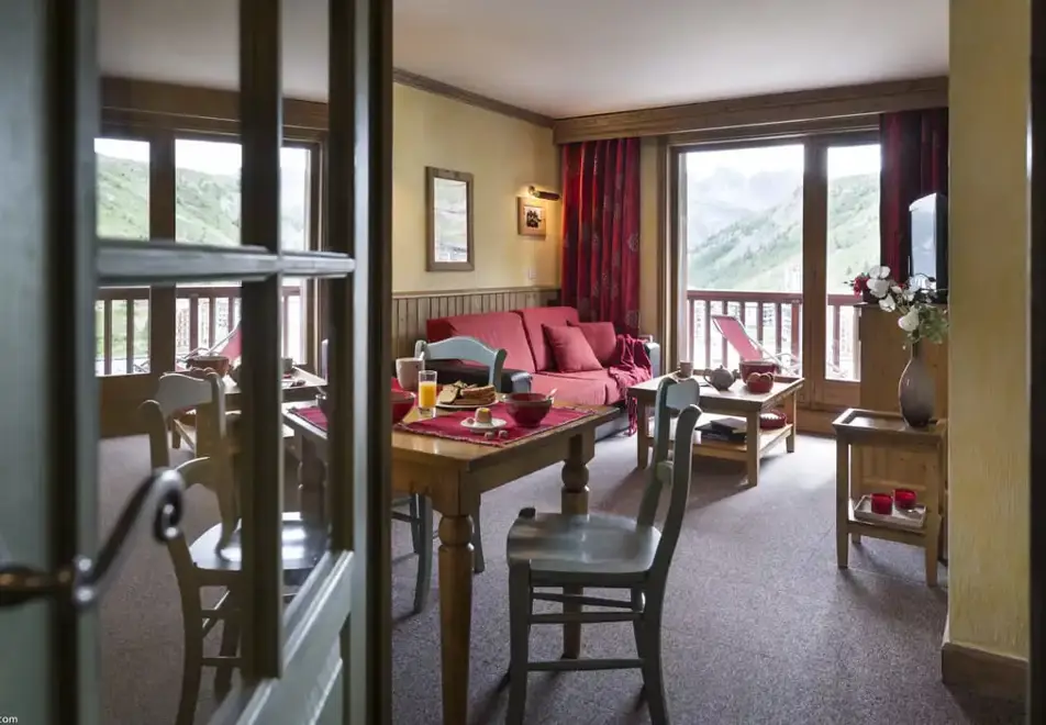 Village Montana, Tignes le Lac (self catered apartments) - Typical 4 person apartment style