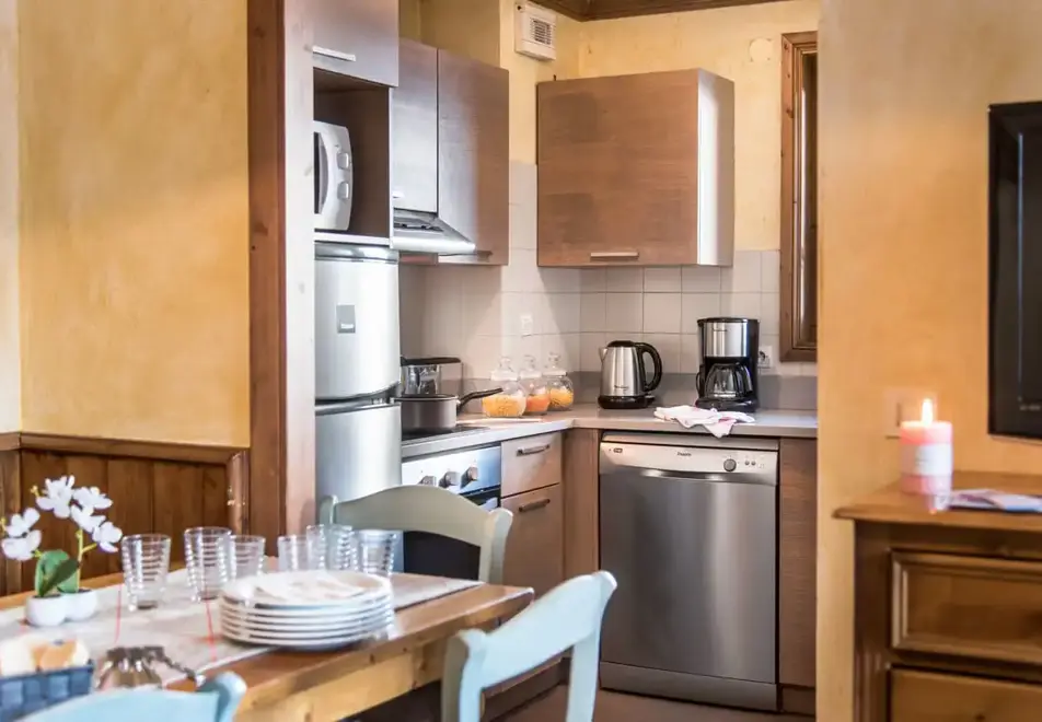 Village Montana, Tignes le Lac (self catered apartments) - Typical 6 person apartment style