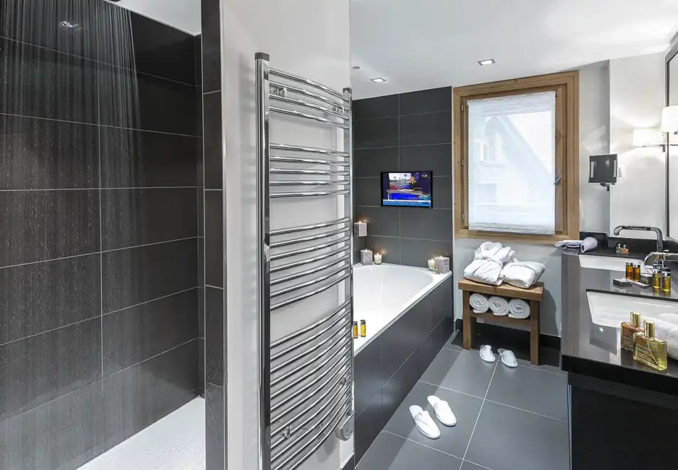 La Kaila, Meribel (hotel) - Typical privilege room style